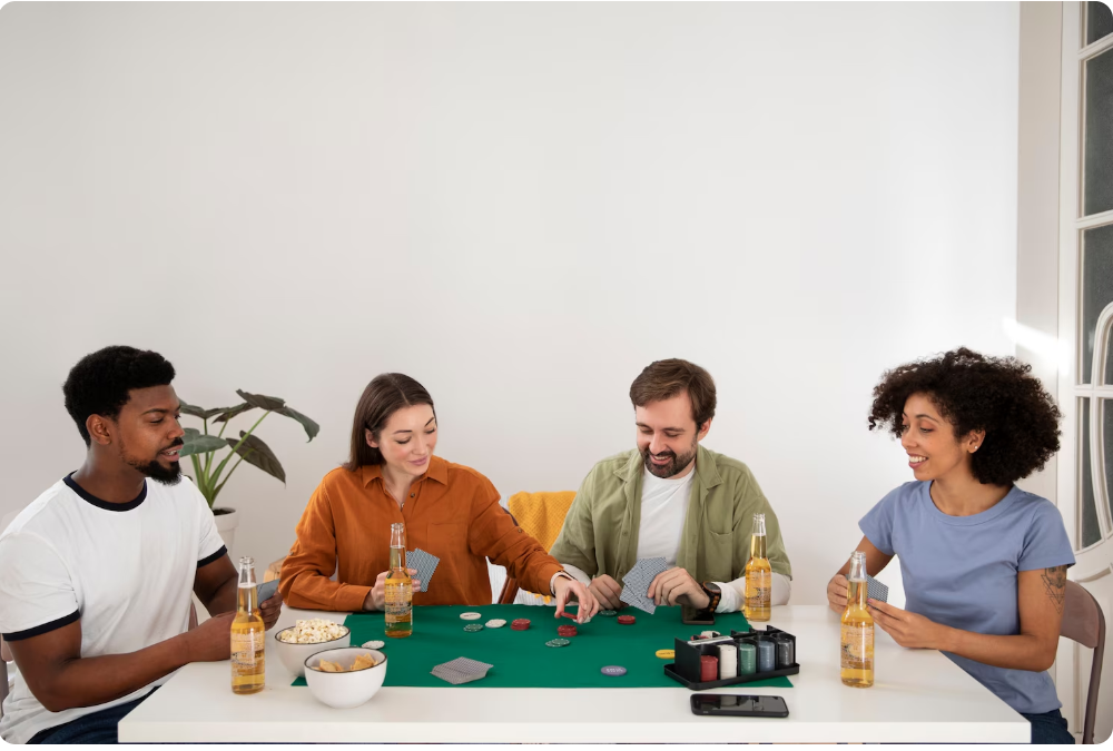 כל היתרונות של לשחק פוקר באינטרנט מול קהילה גלובלית